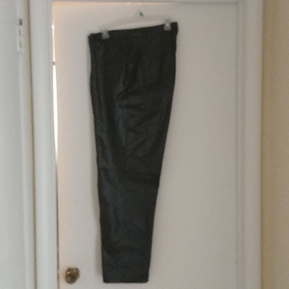 Leather pants two pockets in front and two back po